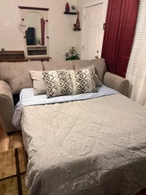 Adorable 3 Bedroom 2 Level House - Image 5