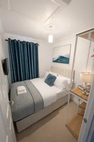 3BR Cambridge Home Garden Dual Parking Free Wifi & Parking - Image 4