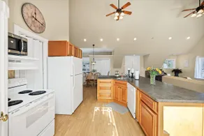 Hilltop Retreat - Image 4