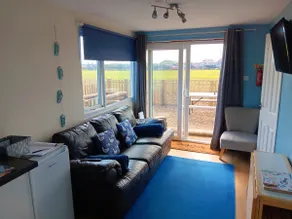 Bay View Chalet 2 Bed Sleeps 4 Pets Garden Beach - Image 4