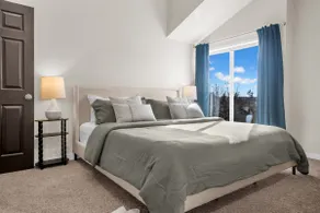Central 2BR/2.5BA w/ Sauna, Walk to Pearl St - Image 4