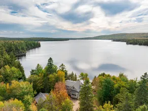 Private Sandy Beach/Sleeps 20/Direct Trail Access - Image 2