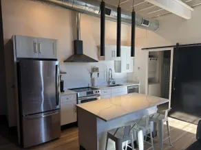 Enjoy these beautiful riverwalk lofts! - Image 5