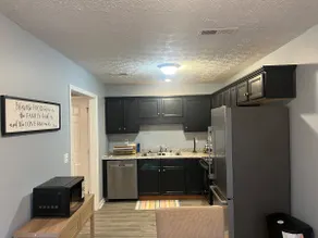 Stylish 3BR Townhouse - Image 3