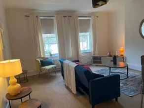 Stylish 1BR Teddington Flat Near Thames River - Image 3