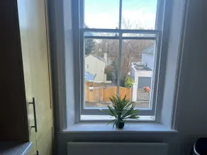 Stylish 1BR Teddington Flat Near Thames River - Image 2