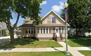 The Rhine Street Retreat Prime location! - Image 2