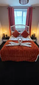 Serengeti Suite - Free parking, Fast Wifi, Family&Contractor Stay - Image 2