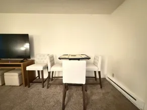 Centrally located apartment with plenty of space - Image 4