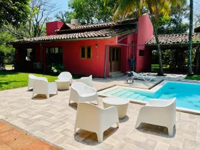Villa with private pool, ideal for groups - Image 4
