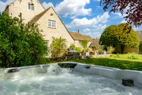 Group Stay in the heart of Bibury - Image 2