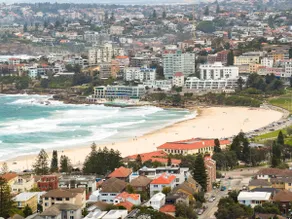 Family Retreat in Bondi with Patio & Parking - Image 5