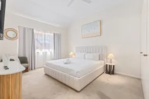 Family Retreat in Bondi with Patio & Parking - Image 3
