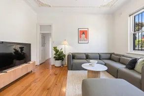 Family Retreat in Bondi with Patio & Parking - Image 2