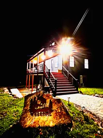 Cabin by the lake. - Image 5