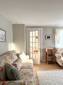 Charming Farmhouse Cottage, 10-min from Bratt - Image 2