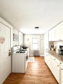 Charming Farmhouse Cottage, 10-min from Bratt - Image 4