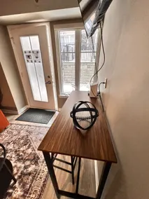 Small apartment with orange couch for 2 - Image 3
