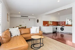 Urban Chic | Spacious City Escape + Parking - Image 5