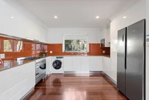 Urban Chic | Spacious City Escape + Parking - Image 4