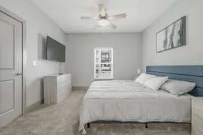 Sleek 2 BR 1KING 2 Full Bed DT Pool/Gym/Parking - Image 3