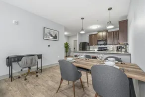 Sleek 2 BR 1KING 2 Full Bed DT Pool/Gym/Parking - Image 4