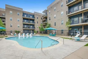 Sleek 2 BR 1KING 2 Full Bed DT Pool/Gym/Parking - Image 5