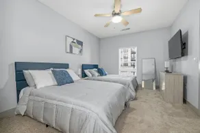 Sleek 2 BR 1KING 2 Full Bed DT Pool/Gym/Parking - Image 2