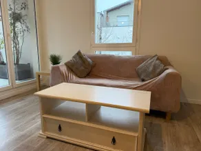 Quiet 2-bedroom apartment, private parking, near the station - Image 5