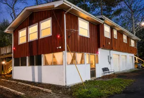Hot Tub Hideaway | 15 mins to Chatt |Dog Friendly - Image 3