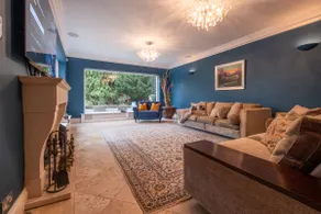 5BDR Luxe Villa By Torr Property Group Short Lets & Serviced Accommodation With Free Parking & River View Stratford-Upon-Avon - Image 3