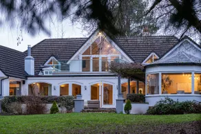 5BDR Luxe Villa By Torr Property Group Short Lets & Serviced Accommodation With Free Parking & River View Stratford-Upon-Avon - Image 4