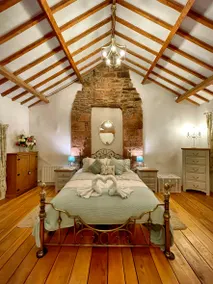 Una casa de campo peculiar, romántica y única, ubicada en un pueblo encantador, que admite perros. - Image 4