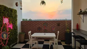 Retro Party Pad w Sunset deck | HotTub |Karaoke - Image 5