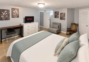 1BR Condo · Free Parking · Near Train Station - Image 4