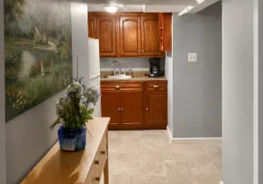 1BR Condo · Free Parking · Near Train Station - Image 5
