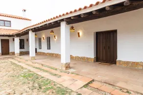 Cerro Caña: Private Hilltop Property with Pool and Views - Image 3