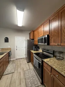 Home 2 Min by I-35 & 5 Min Food & Shopping - Image 3