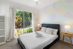 4BR Holiday Retreat near Redcliffe | BBQ & Pool - Image 4