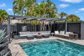 Blue Heaven Poolside Retreat Brickell Sleeps 13 - Image 2