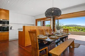 Sundecks Beachside Escape - Luxury at Emerald - Image 3