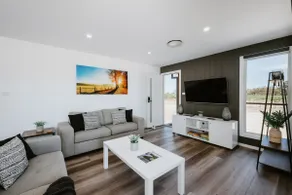 Silver Oak - Quiet Countryside Cottage by the Vines - Image 3