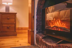 Spacious 4 BR, near Barossa, Sleeps 8, Fireplace, Min 2 nights - Image 4