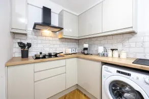 Entire home next to Trafford Centre - Image 4