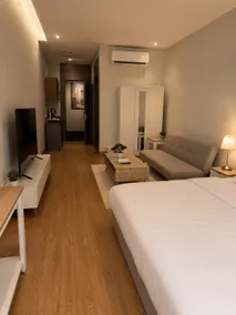 Elegant studio in a residential tower next to the train - Image 4