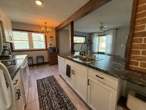 Nellie's Nest - Spacious & Walkable Downtown Home - Image 3