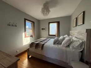Nellie's Nest - Spacious & Walkable Downtown Home - Image 4