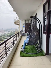 The Cozy Hive - Best for Long stays & date nights - Image 5