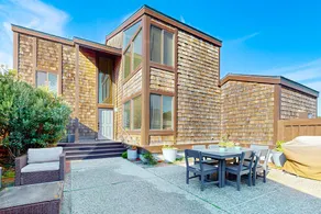 Stunning 3BR Oceanfront | Pool | Hot Tub | Sauna - Image 4