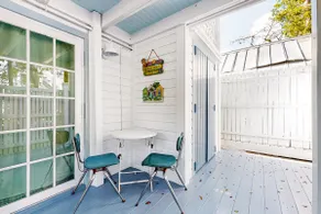 1BR with balcony & lighthouse view, steps to Duval - Image 3